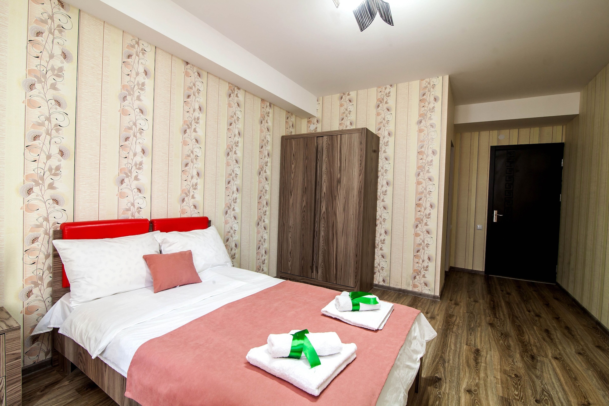 DELUXE, DOUBLE BED