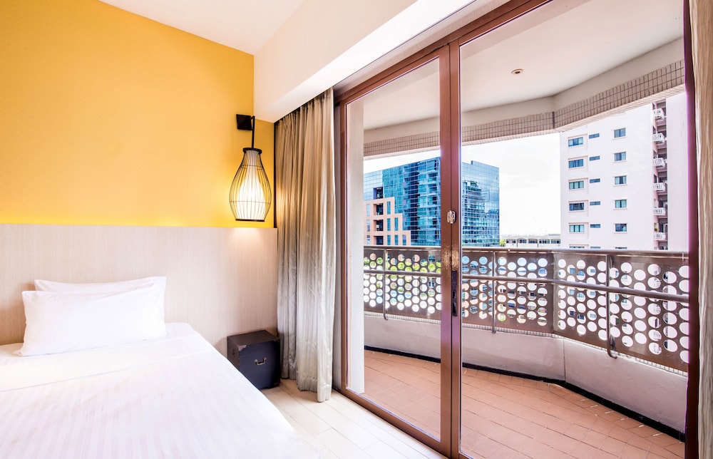 Village Hotel Katong 38/46