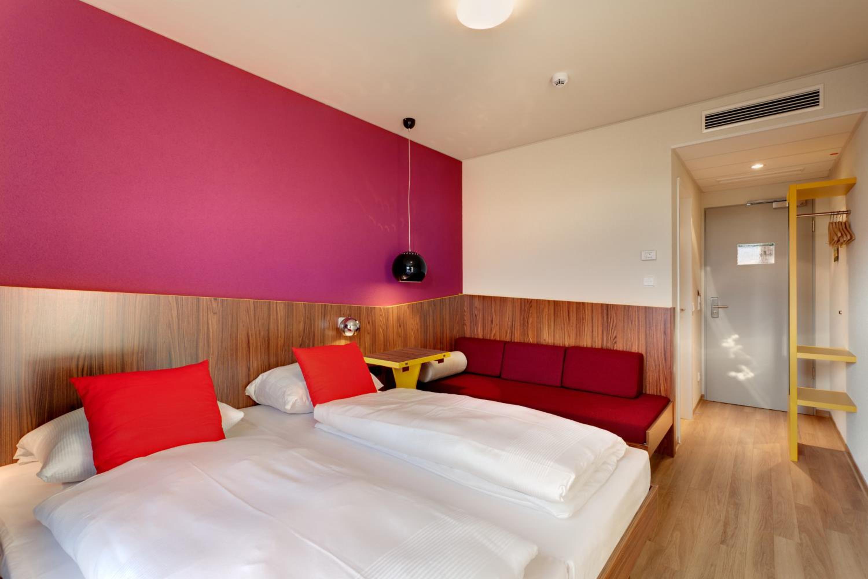 Room, Triple