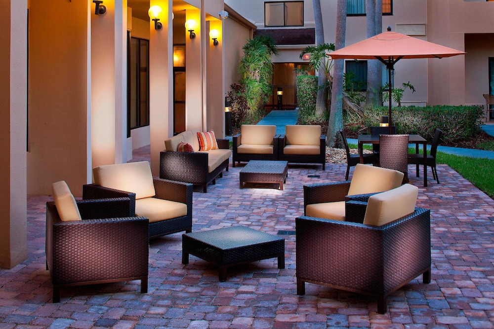 Courtyard Melbourne West 26/50