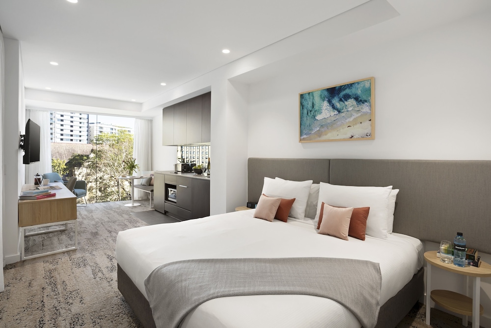 Executive, Studio, King Bed