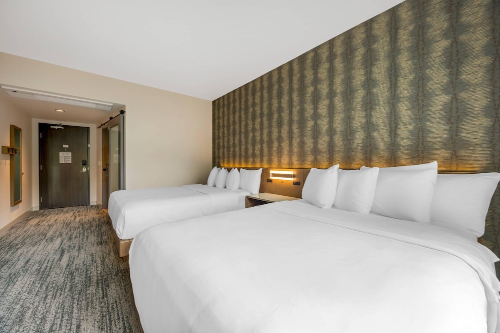 STANDARD, 2 QUEEN BEDS