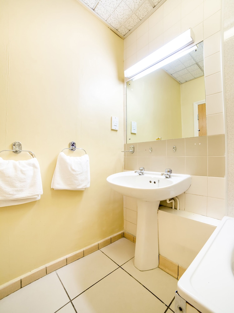 Cardiff Sandringham Hotel 42/53