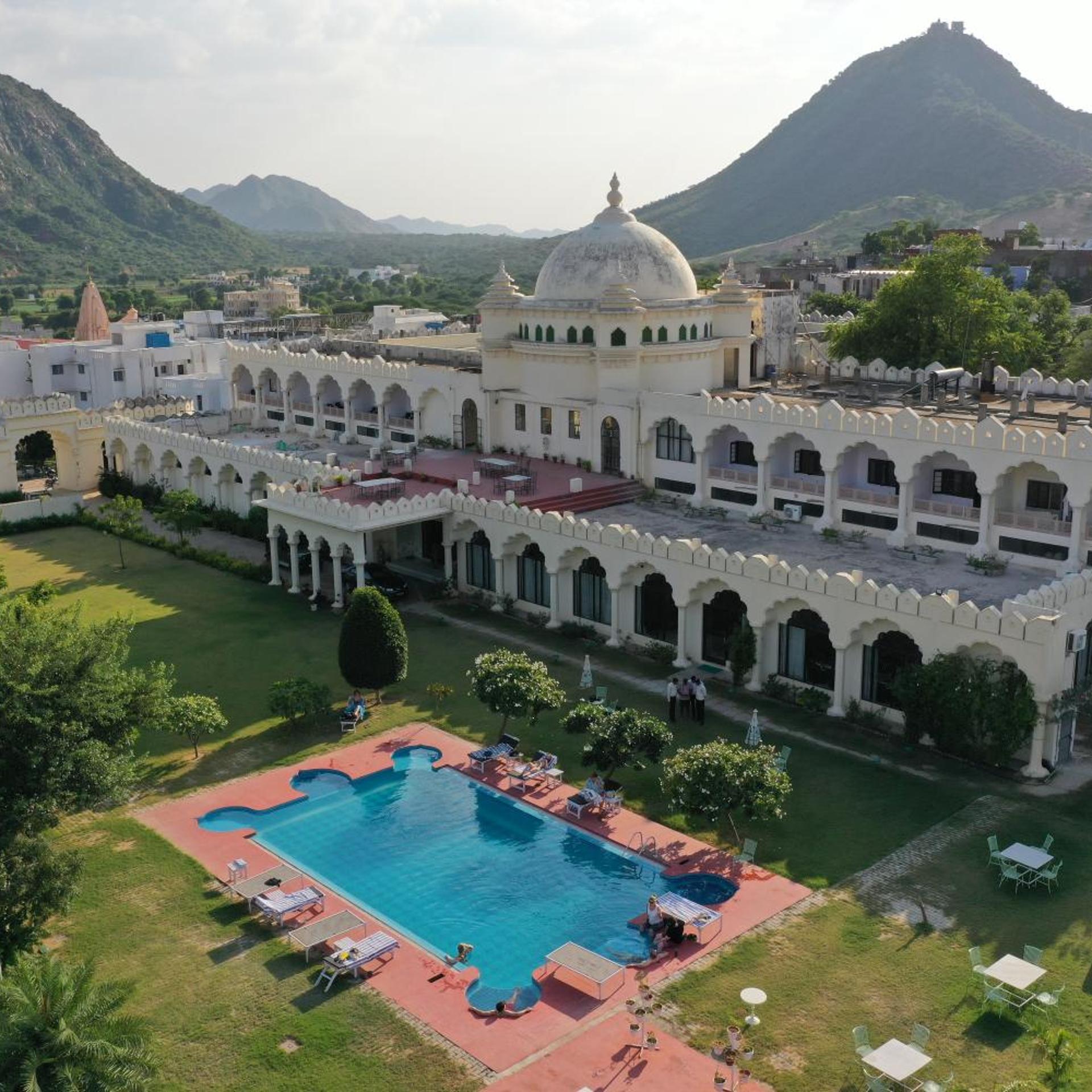 Gulaab Niwaas Palace 40/50