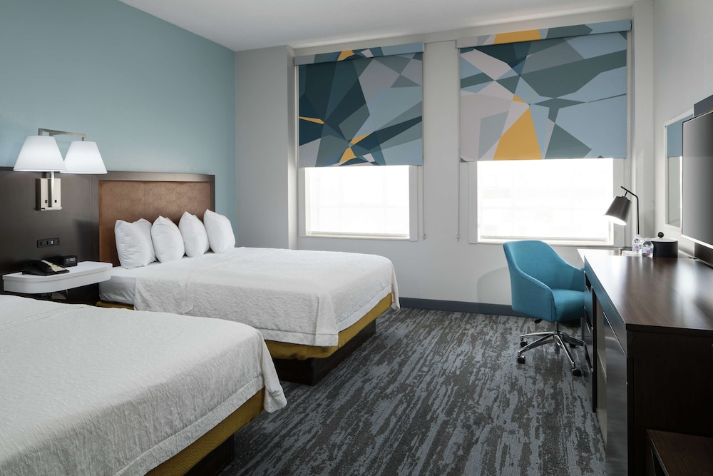 Hampton Inn and Suites Atlanta Downtown 16/56