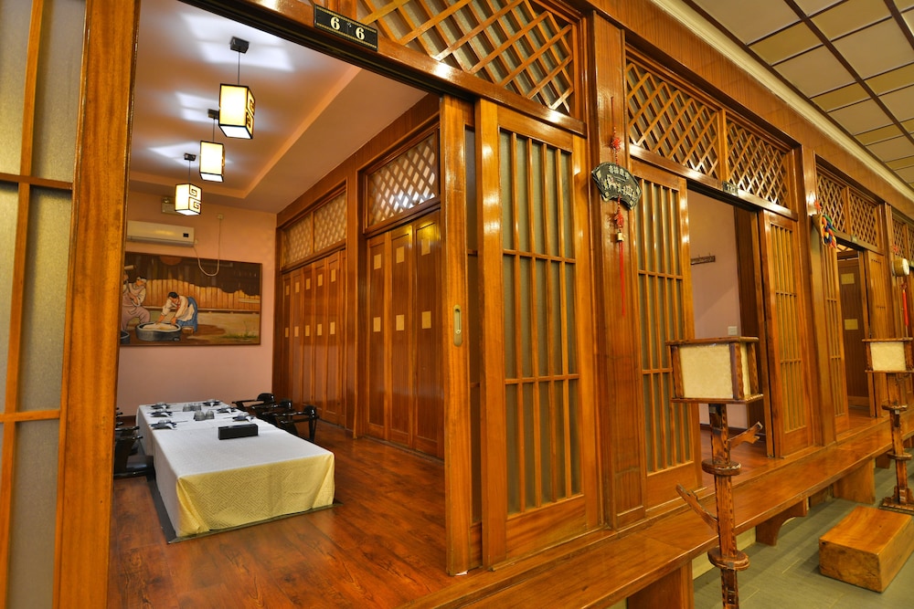 Arirang Hotel 25/26
