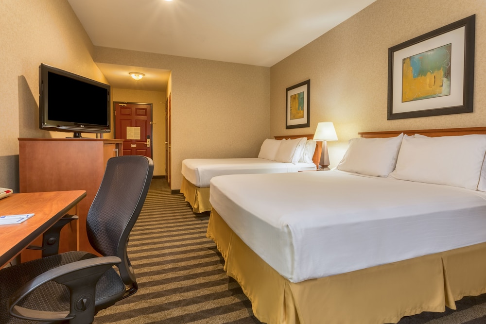 Holiday Inn Express Hotel and Suites Manteca City Center 35/76