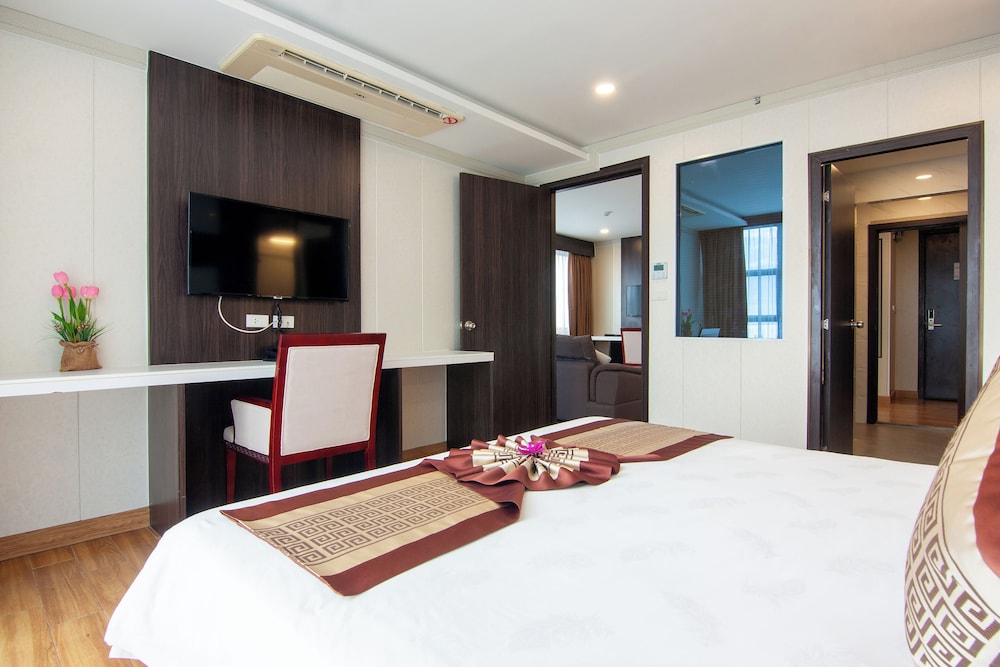 جناح غراند بسرير كينج مع أريكة، Golden Jomtien Beach Hotel 4/6