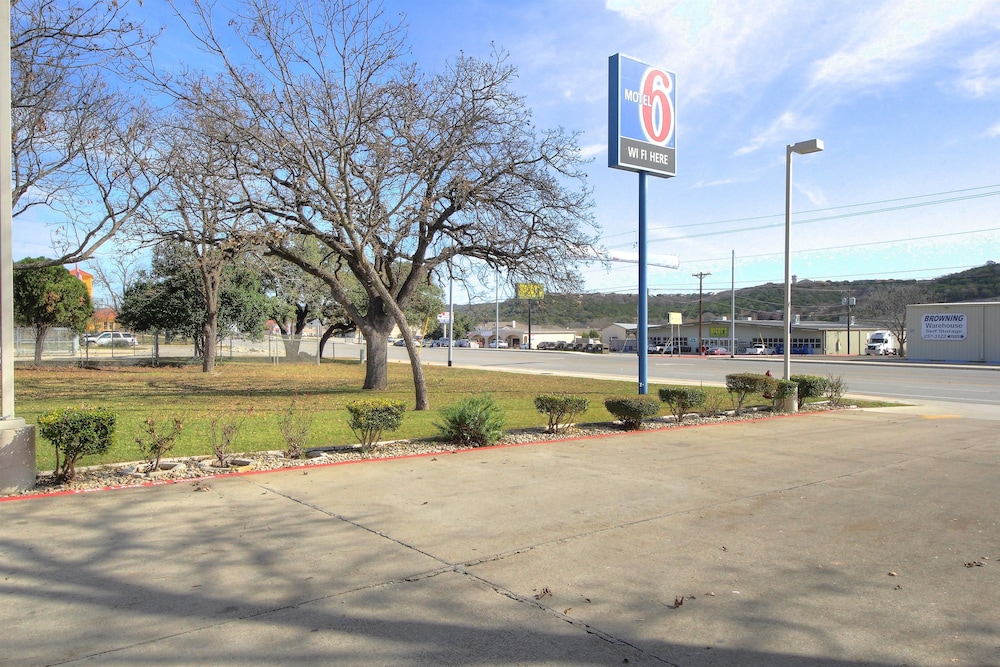 Motel6 Kerrville, TX 35/42