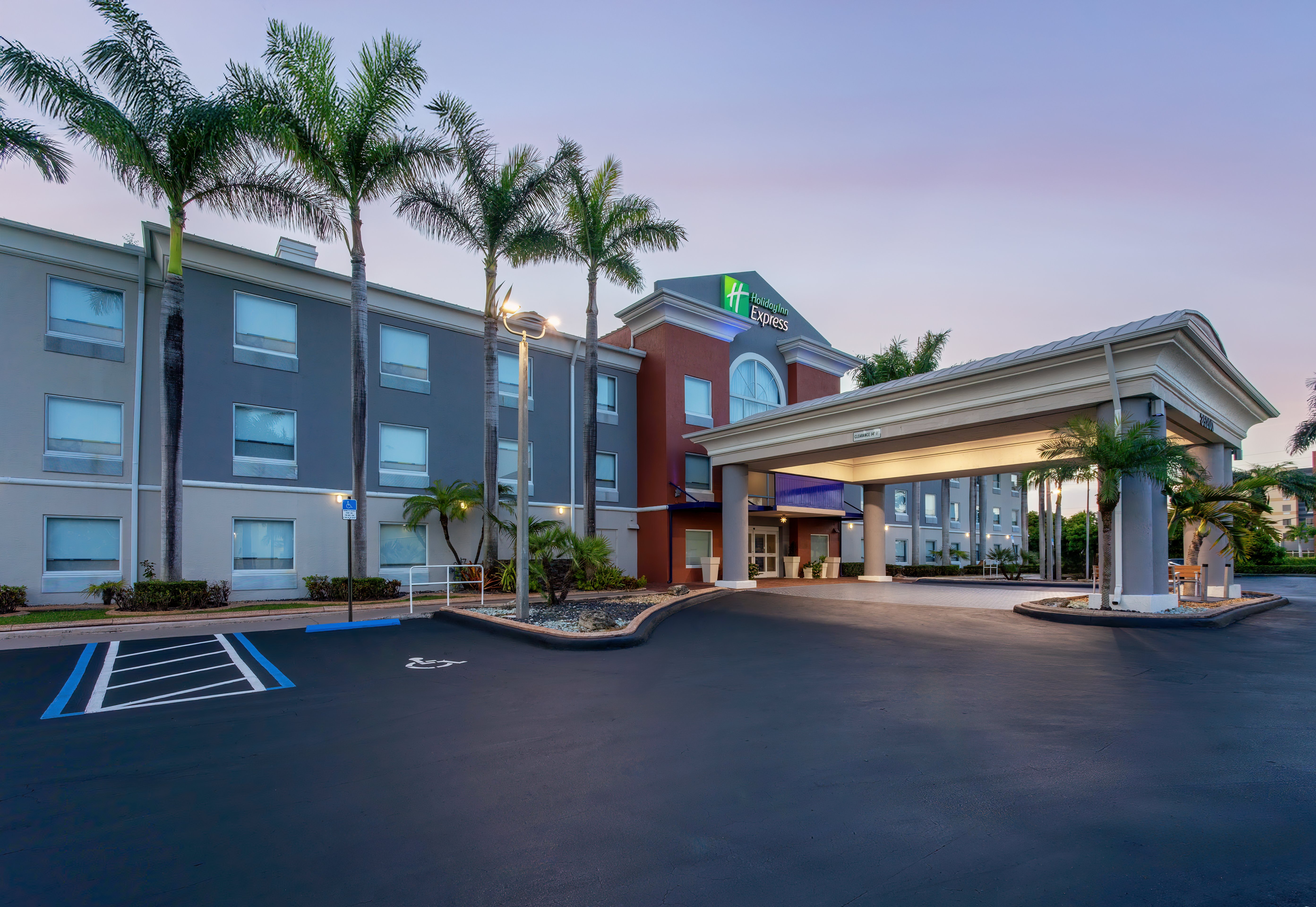 Holiday Inn Express Hotel And Suites Florida City Gateway To Keys 66/70