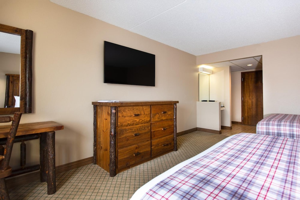Lodge Of The Ozarks 20/65