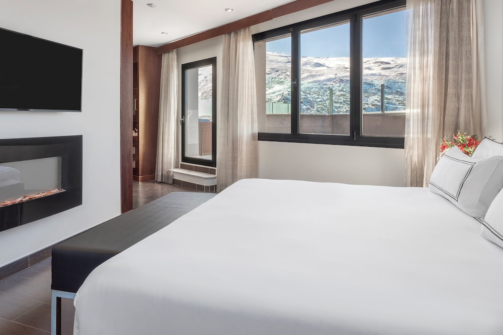 2 Bedrooms, the Level, Junior Suite, King and Twin Beds, Jetted Tub, Terrace
