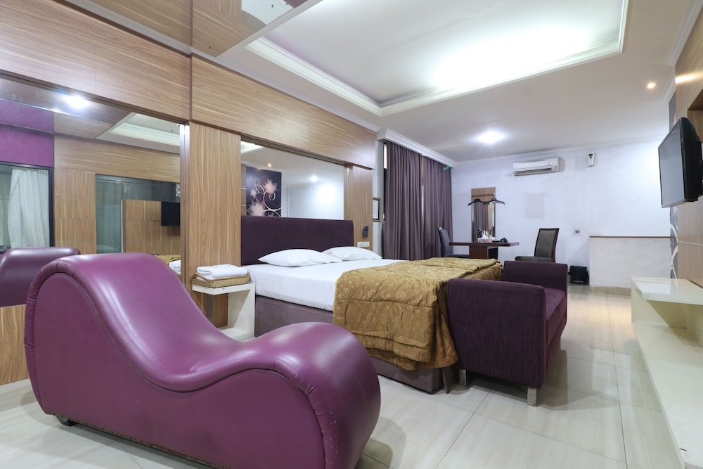 C'One Hotel Pulomas 7/18