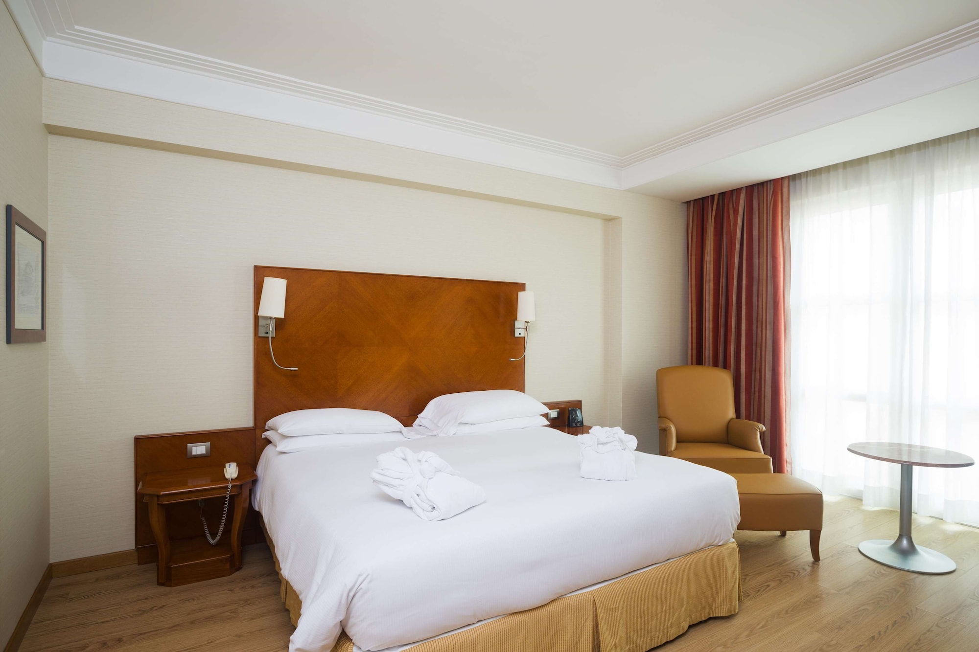 JUNIOR SUITE, KING BED