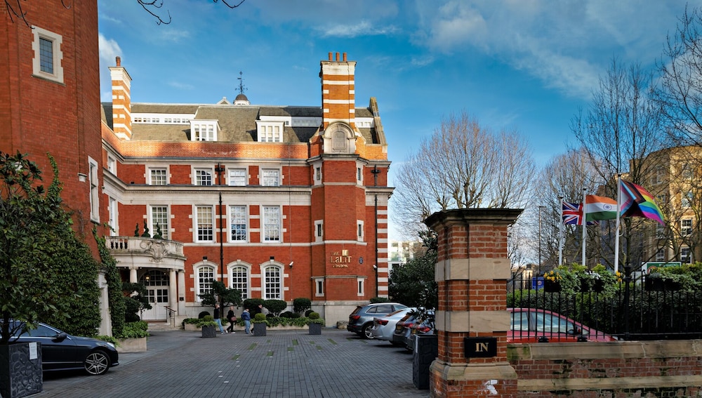 THE LALIT LONDON 70/72