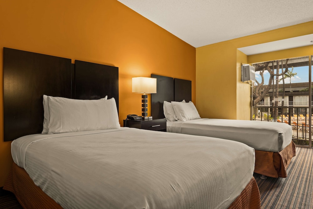 STANDARD, 2 DOUBLE BEDS, COURTYARD VIEW