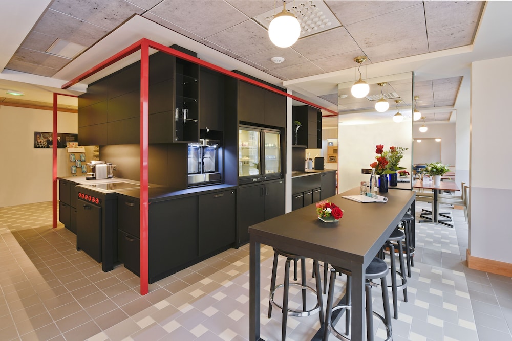 Mercure Rennes Centre Parlement 53/69