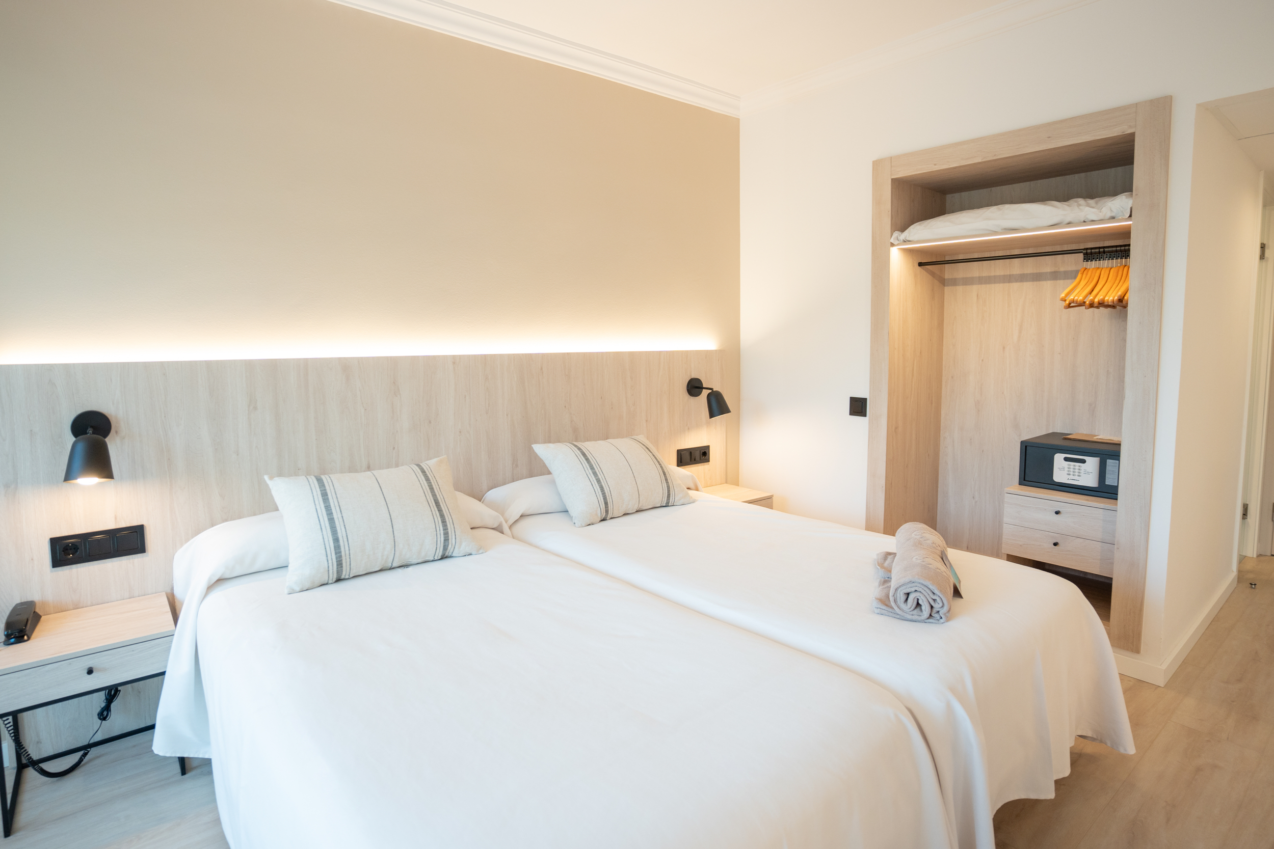 Room, Double Bed, Front View