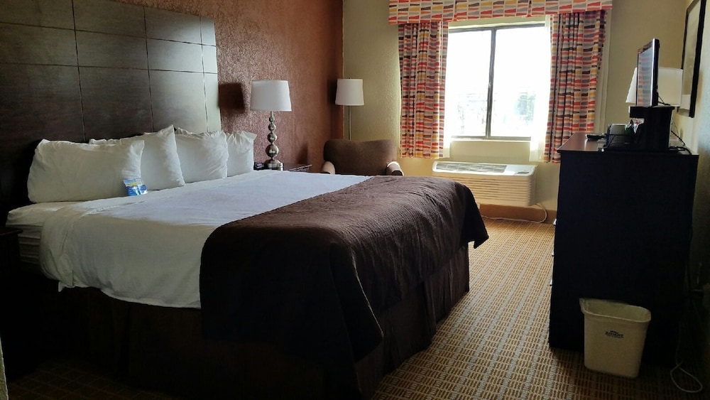 Baymont By Wyndham Midland Airport 11/32