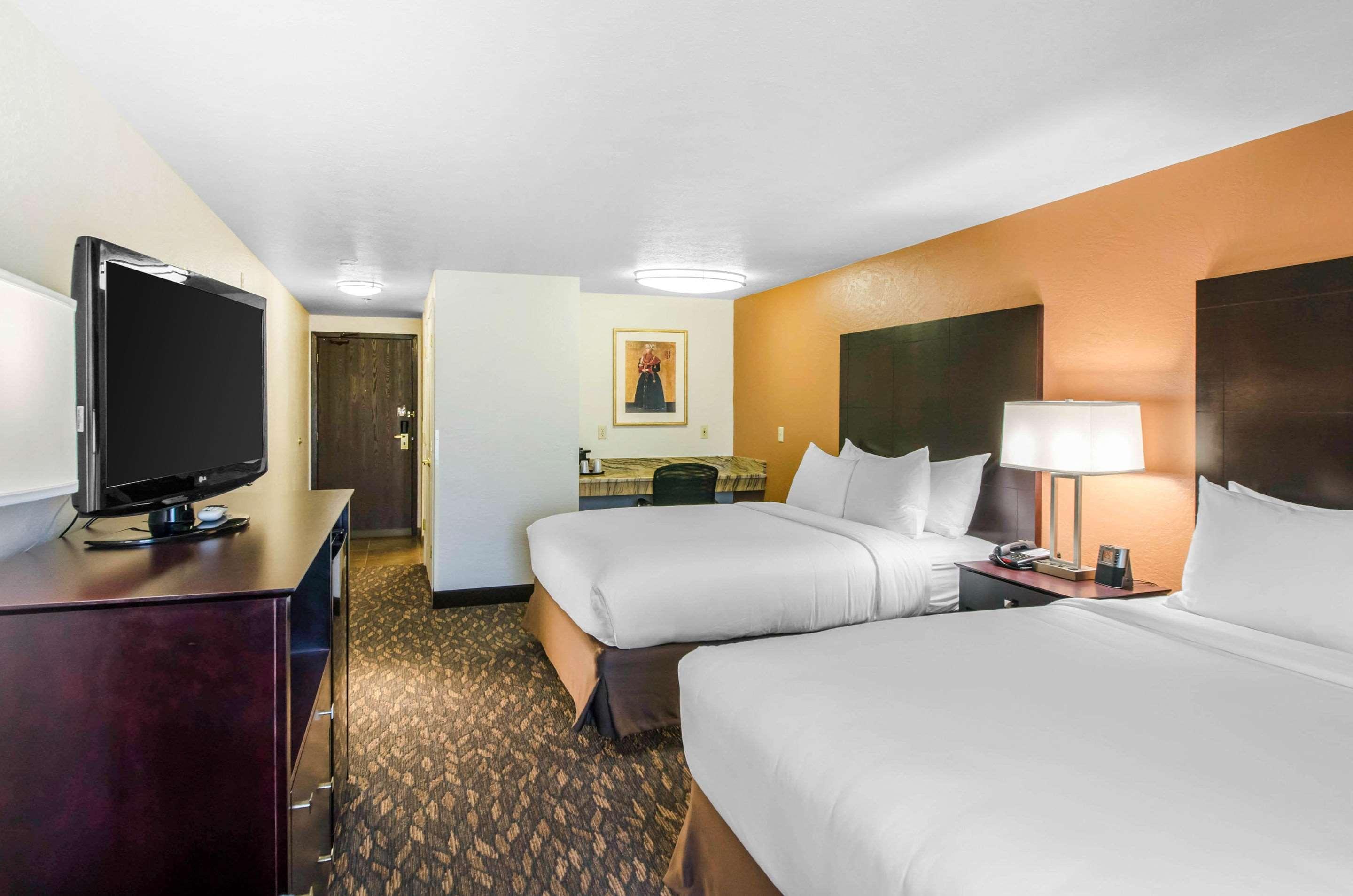 غرفة بسريرين كوين، Comfort Inn & Suites Ashland, OR 2/4