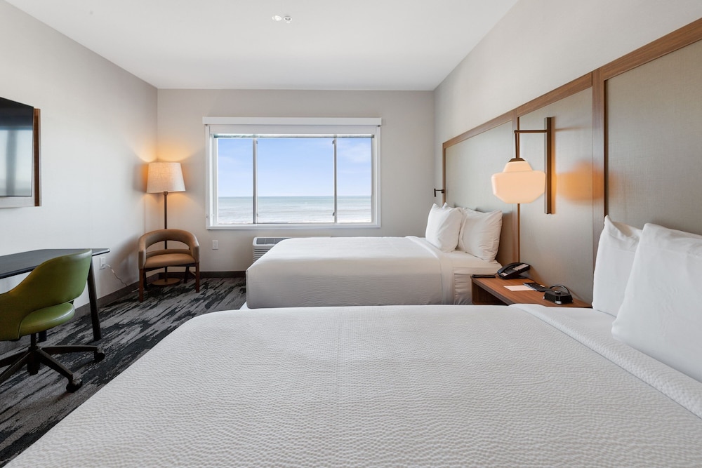 Fairfield Inn And Suites By Marriott San Francisco Pacifica Ex Holiday Inn Express Hotel Suites 15/50