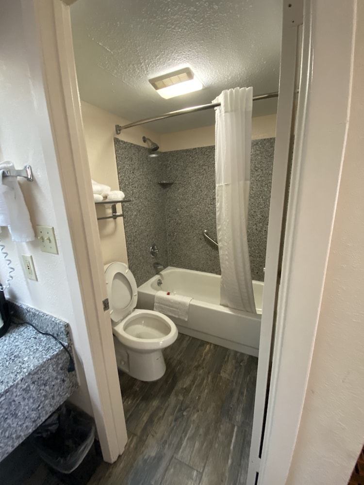 Days Inn By Wyndham Pearl/Jackson Airport 13/15