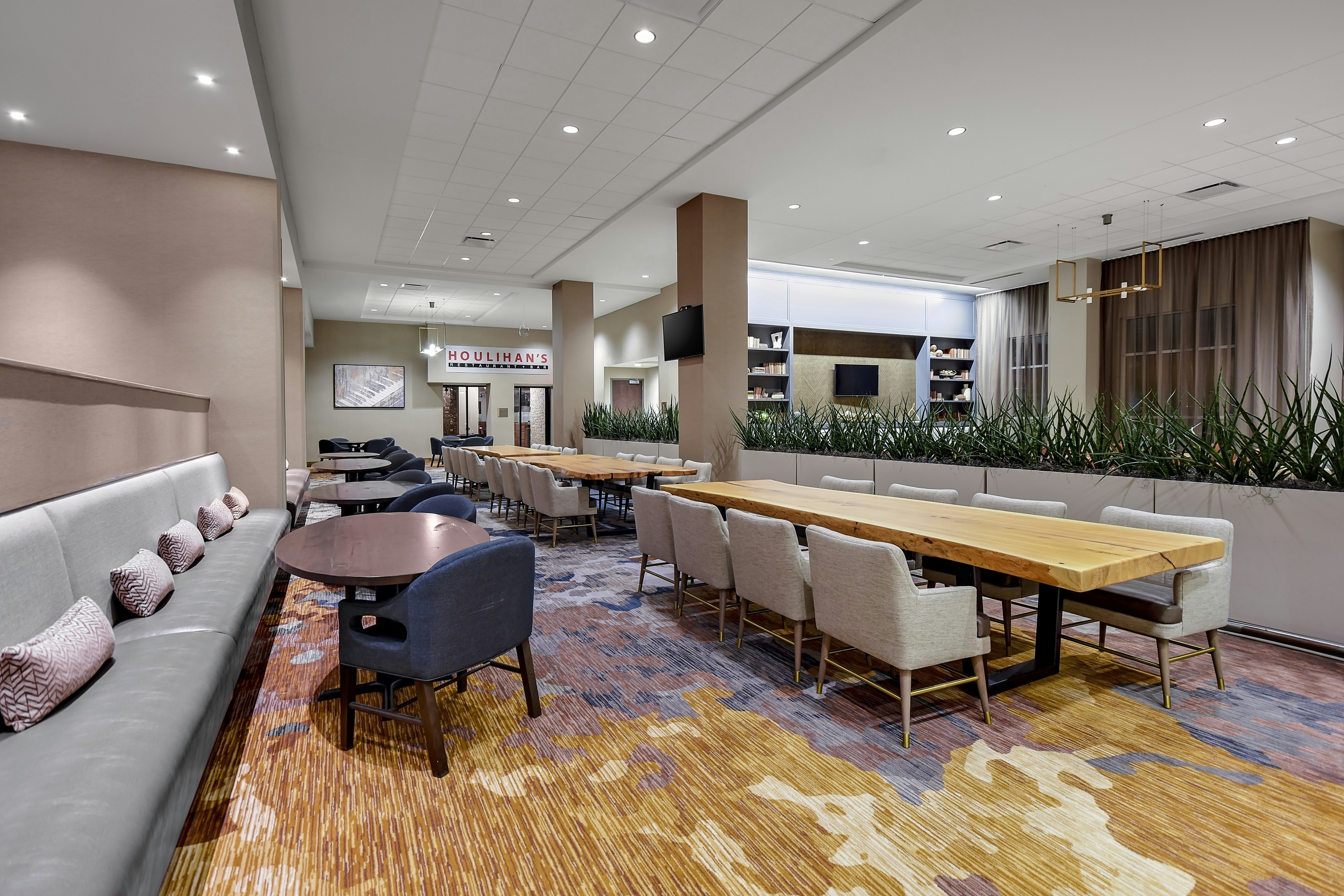 Embassy Suites by Hilton Jonesboro Red Wolf Convention Center 47/60