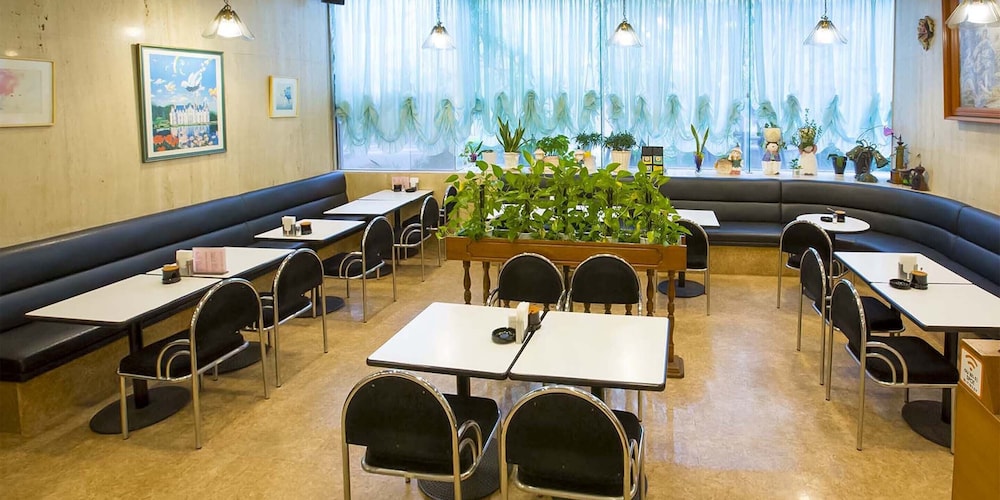 City Hotel Airport In Prince 51/63