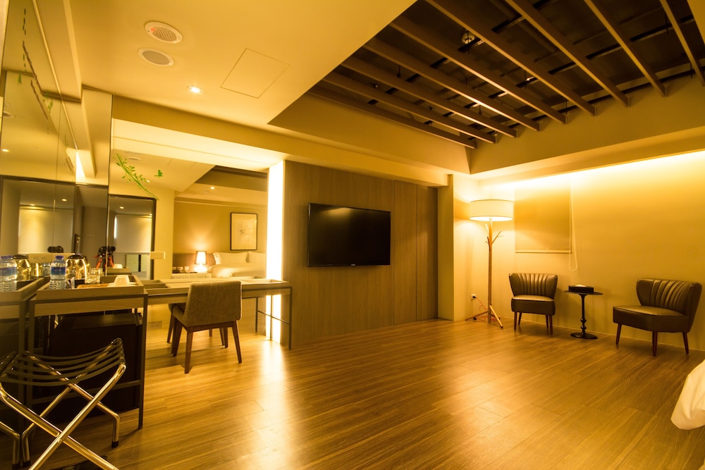 No.9 Hotel 68/76
