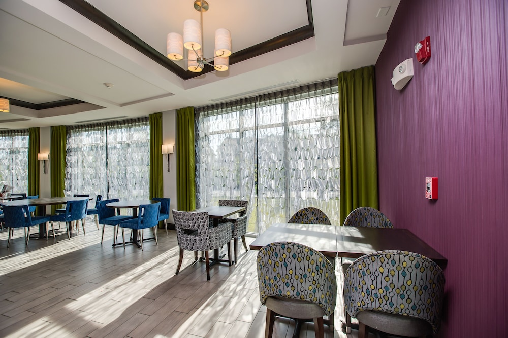 Holiday Inn Express Hotel And Suites Charleston Arpt Conv Ctr Area 36/67