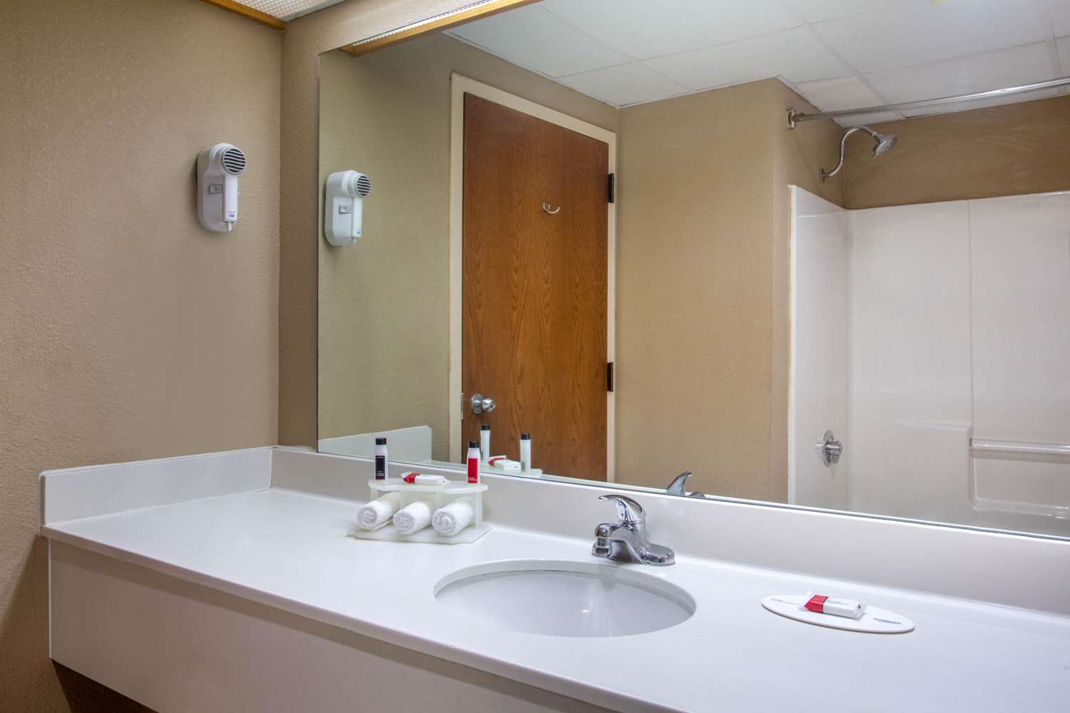 Days Inn & Suites by Wyndham Cuba 12/16