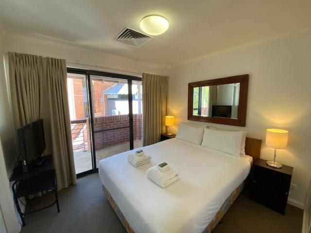 3 Bedrooms, Town House