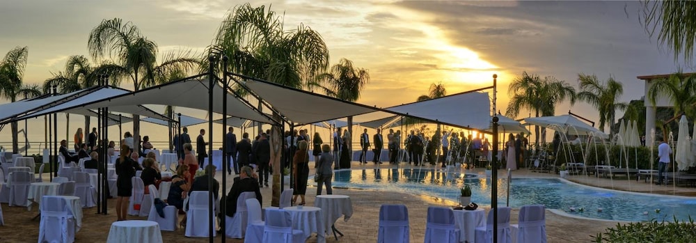 Blue Bay Resort 68/72
