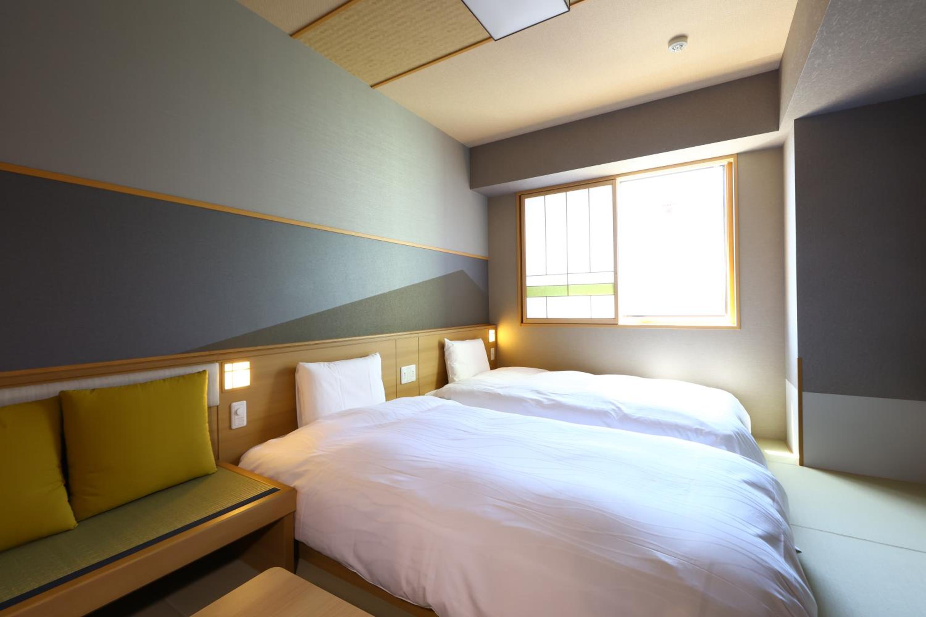 Moderate, Twin Beds