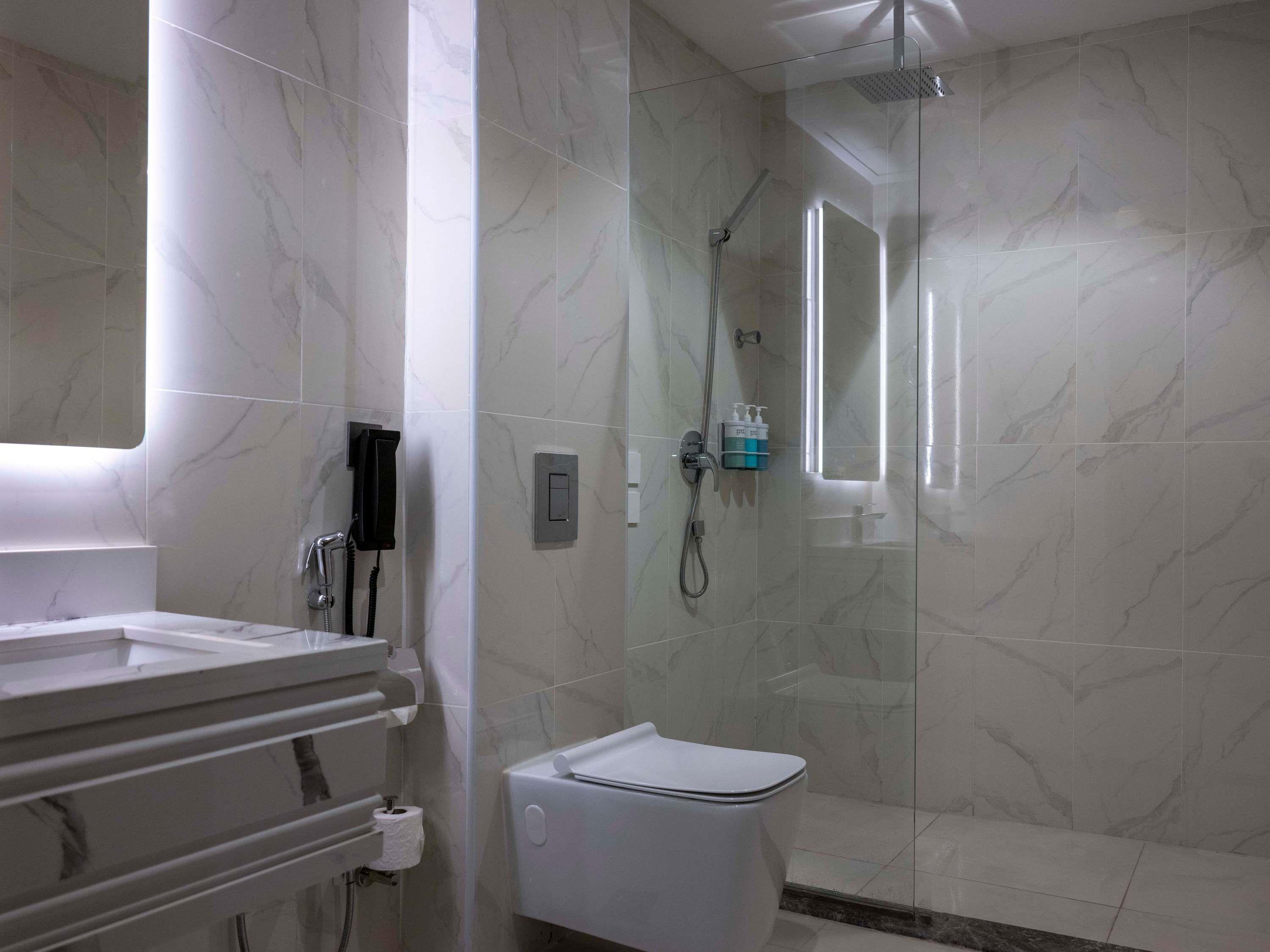 غرفة بريفيليج بسرير كينج، فندق ميركيور خميس مشيط(Mercure Hotel Khamis Mushayt) 5/6