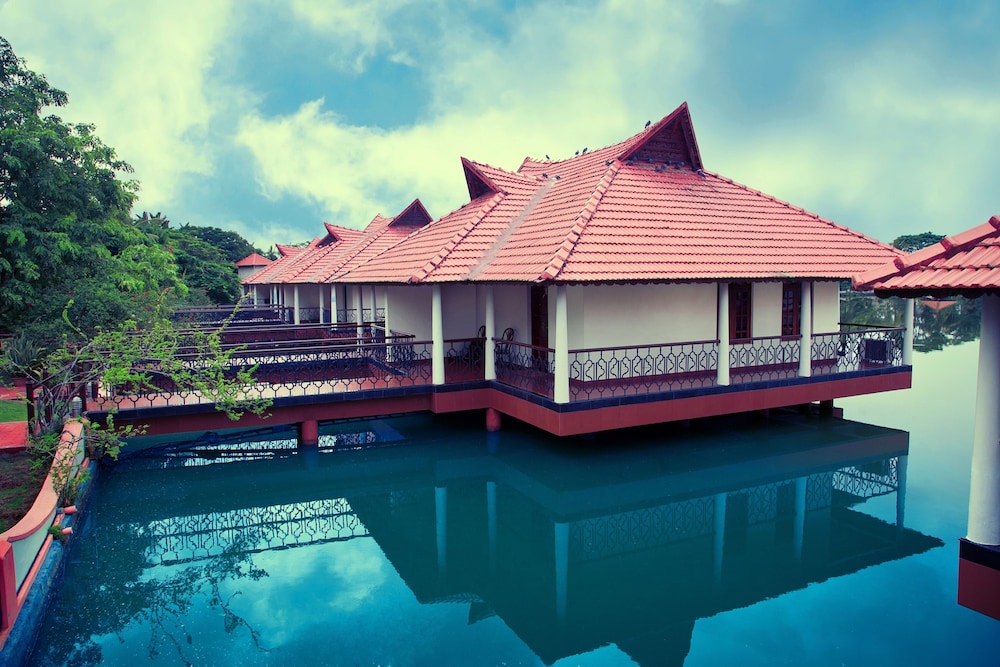 Sterling Lake Palace Alleppey. 7/58