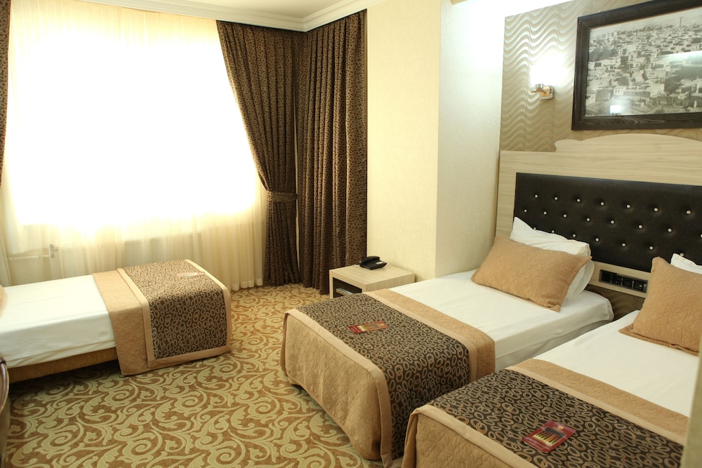 Prestige Hotel 12/49
