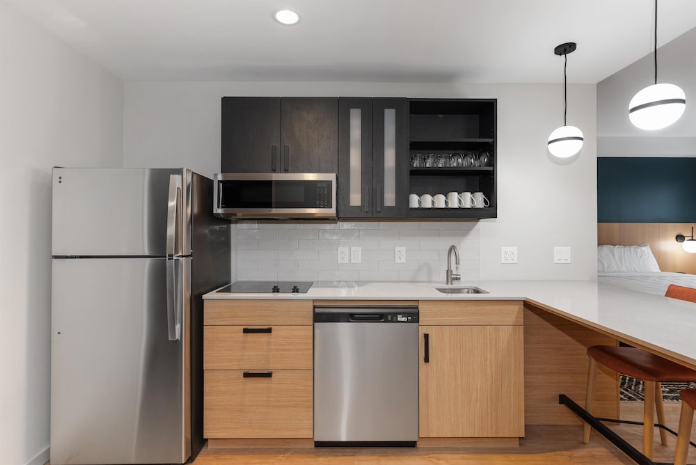 Hyatt House Thunder Bay 35/50