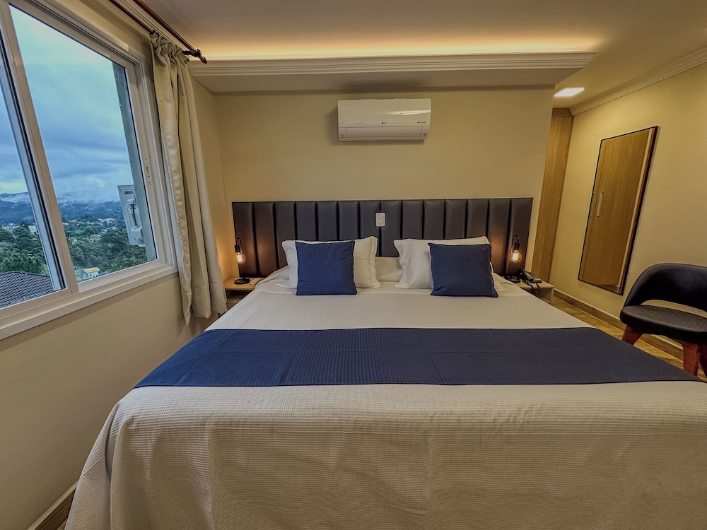 Deluxe, King Bed