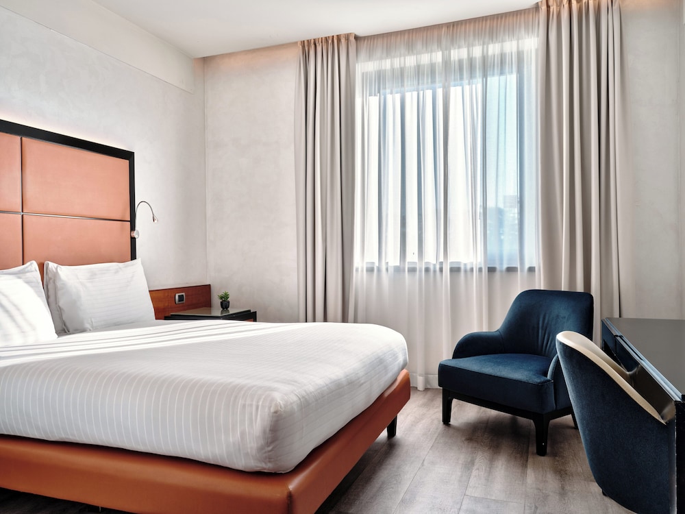 STANDARD, QUEEN BED, ACCESSIBLE