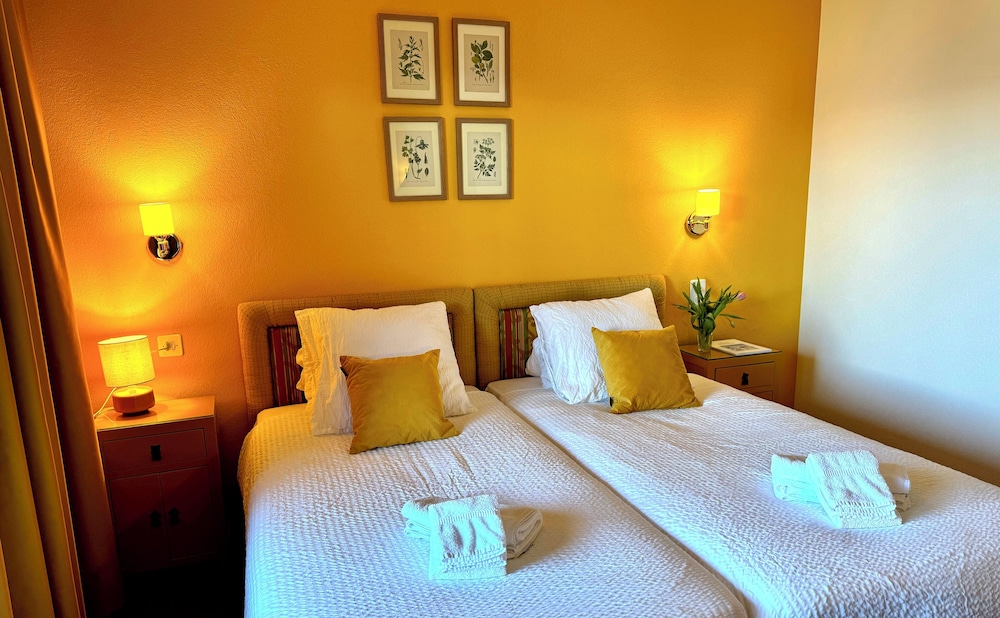 De La Foret Hotel 11/66