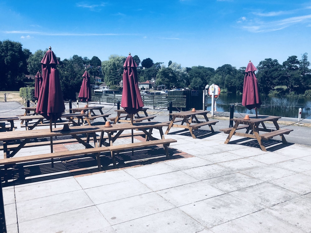 The Riverside Inn 25/49