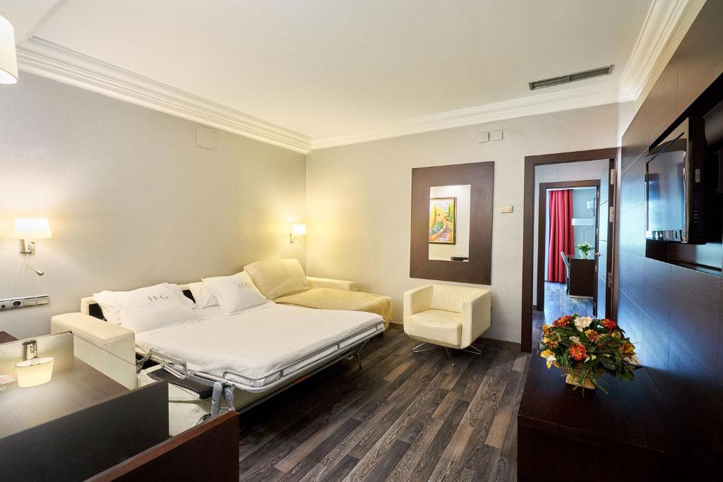 Junior Suite, Family