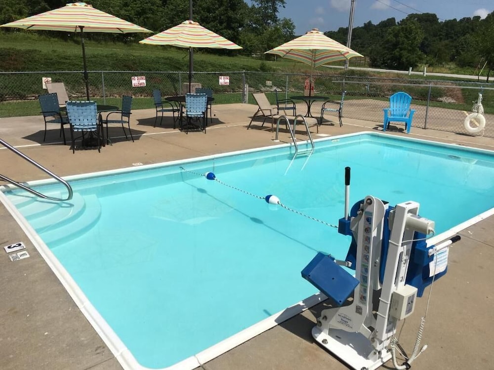 Americas Best Value Inn and Suites-Cassville/Roaring River 27/42