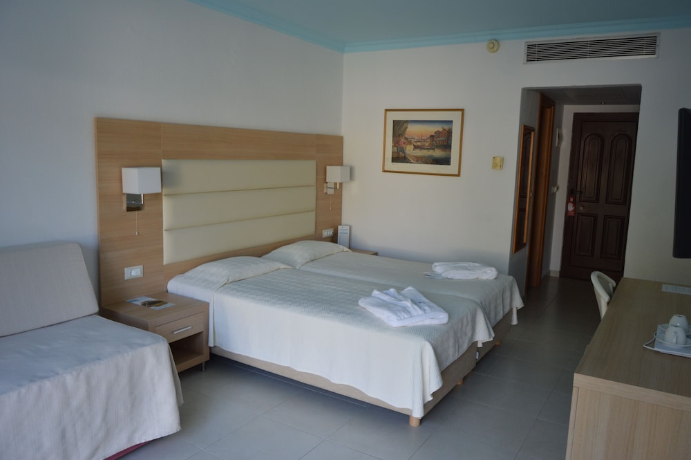 FAMILY, DOUBLE OR TWIN BED, GARDEN VIEW