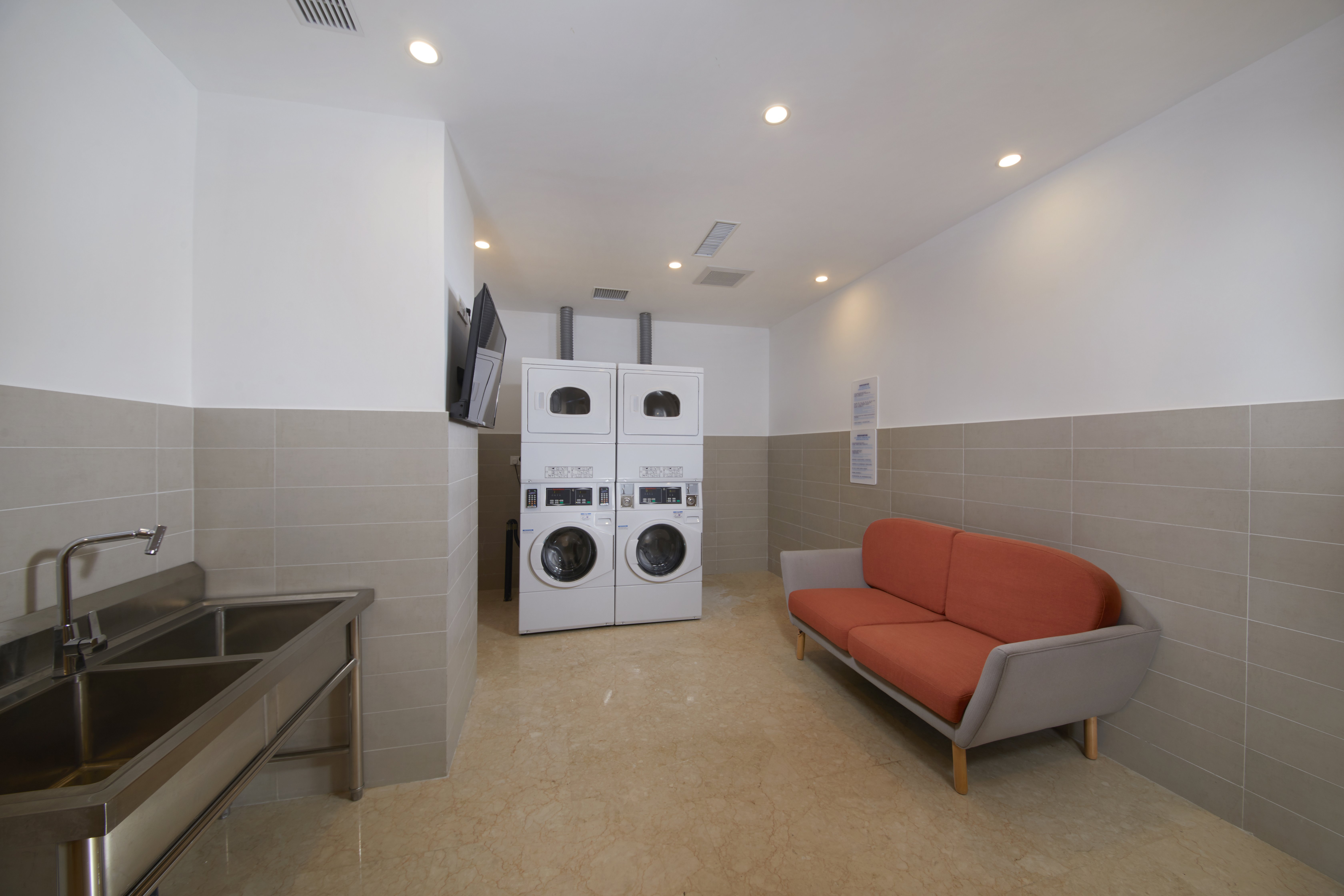 Holiday Inn Express Zhengzhou Zhengdong 44/73