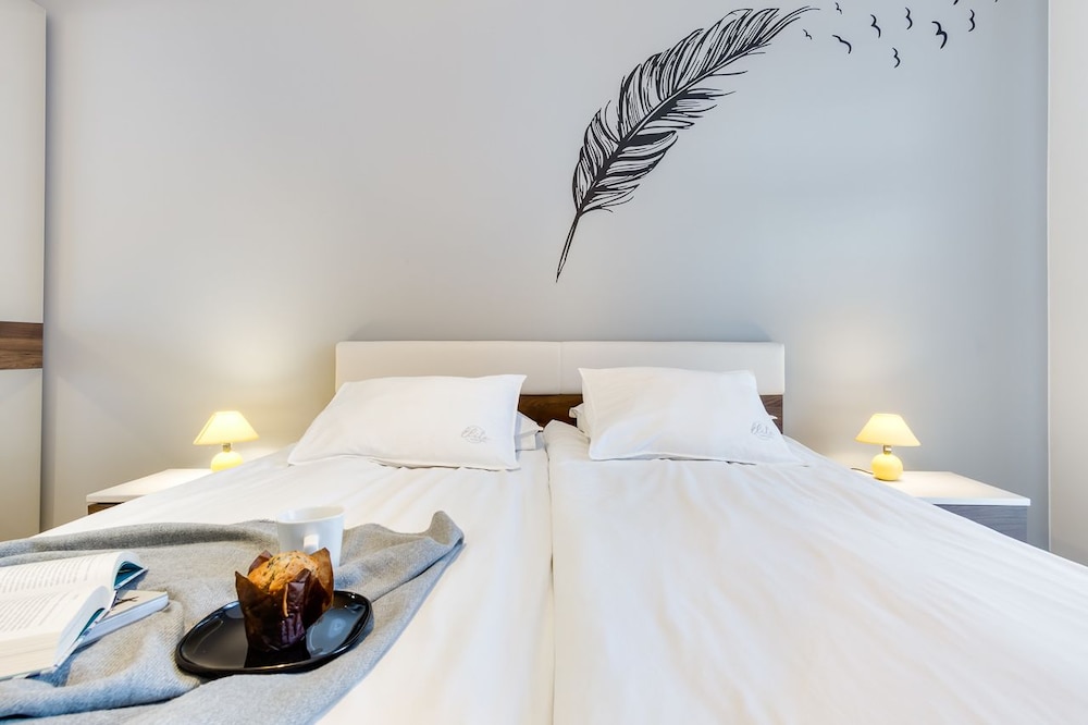 1 BEDROOM, PACIFIC, APARTMENT