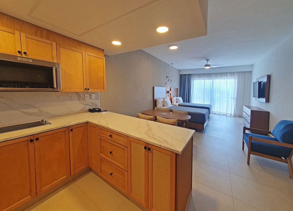Paradise Village Beach Resort & Spa 12/69