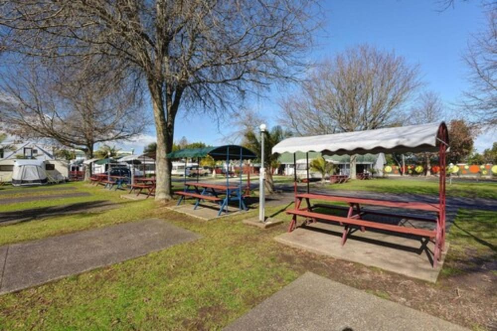Auckland North Shore Motels & Holiday Park 50/56