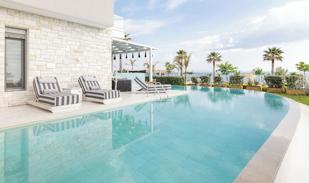 Blue Carpet Luxury Suites 27/50